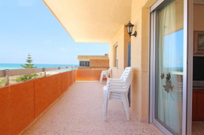 Global Properties, Apartamento con terraza y vistas a la playa